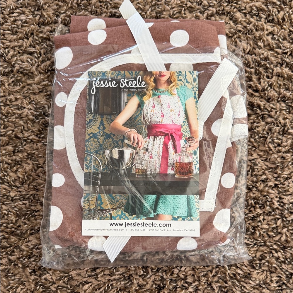 Jessie Steele Brown Polka Dot Apron NEW
